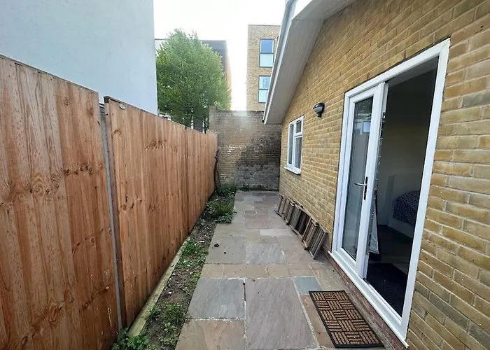 2 Bedroom House,Brownhillrd Se6